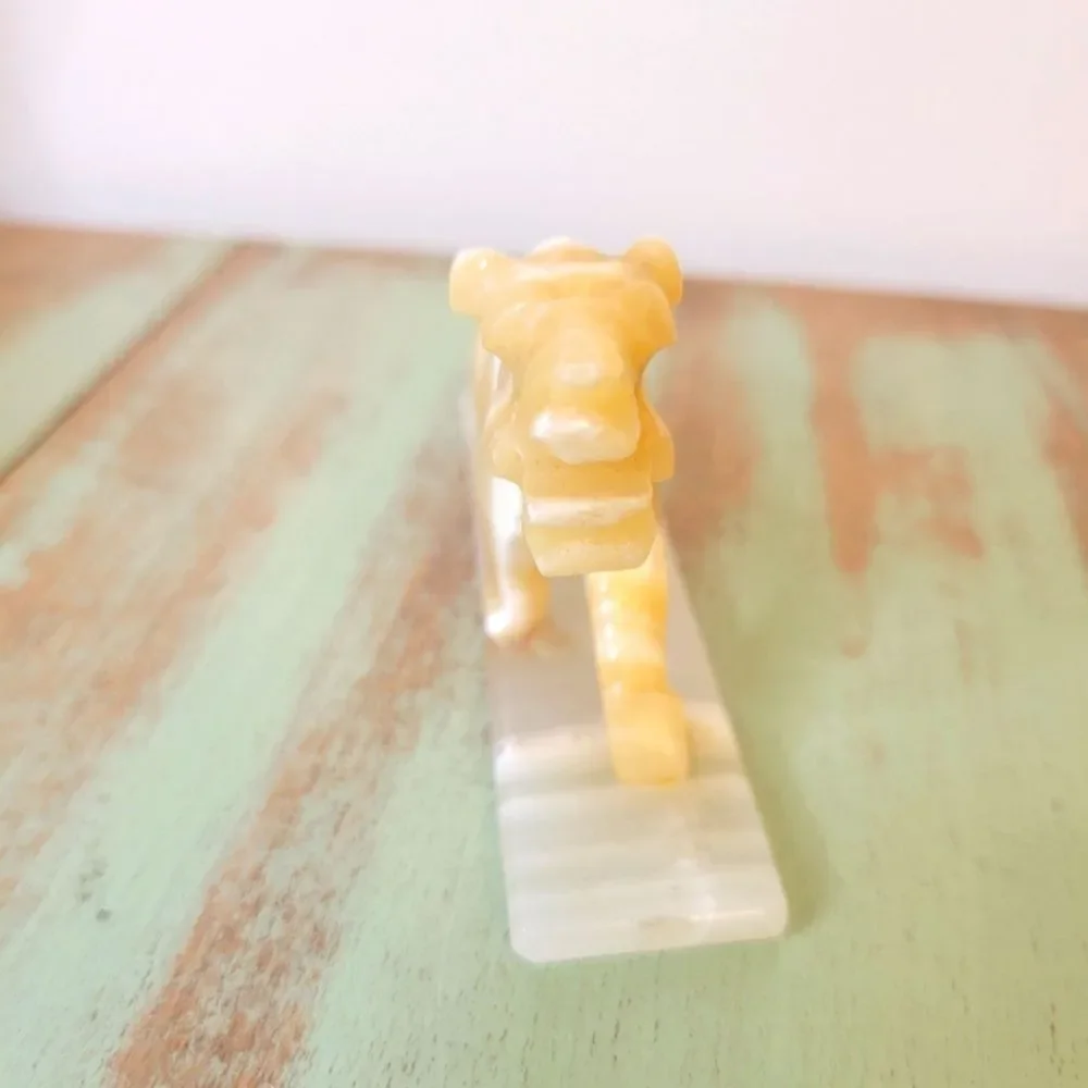 Vintage Natural Agate Lion Carved Stone Sculpture